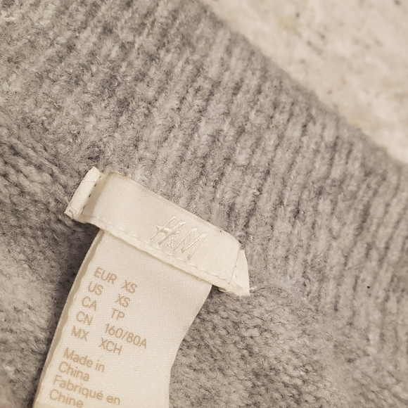 H&M Cozy Sweater - Picture 4 of 4